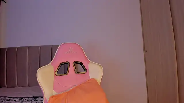 Snapshot of isa_bunny chatting on 09-23-25, 12:57 isa bunny online show from 09-23-25, 12:57