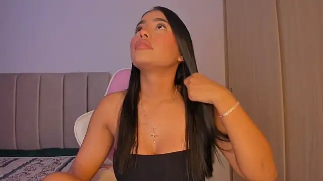 Snapshot of isa_bunny chatting on 11-19-25, 02:55 isa bunny online show from 11-19-25, 02:55