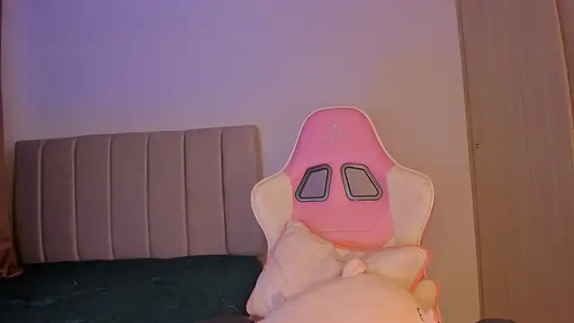 Snapshot of isa_bunny chatting on 02-20-26, 02:19 isa bunny online show from 02-20-26, 02:19