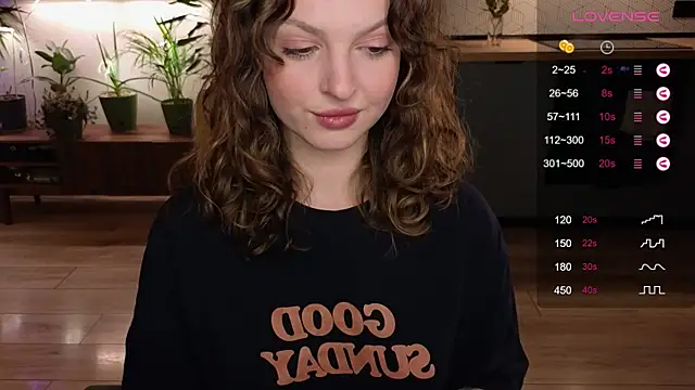 Snapshot of AliceKingsleigh chatting on 03-04-25, 10:46 AliceKingsleigh online show from 03-04-25, 10:46