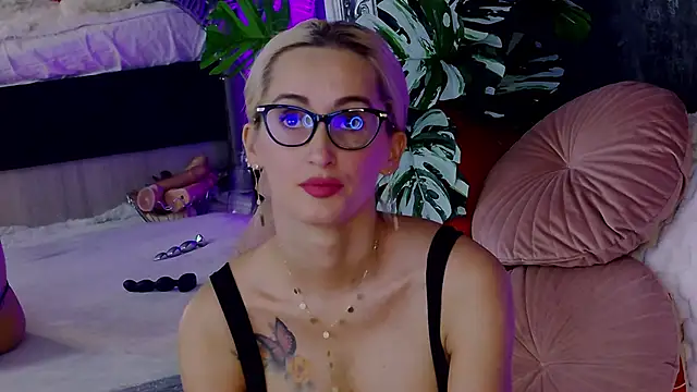 IsabelleEthan online show from 10-05-25, 01:48