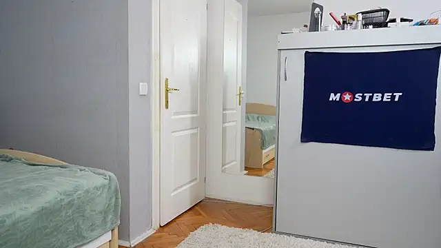 foxeslovefoxes online show from 12-15-24, 02:59