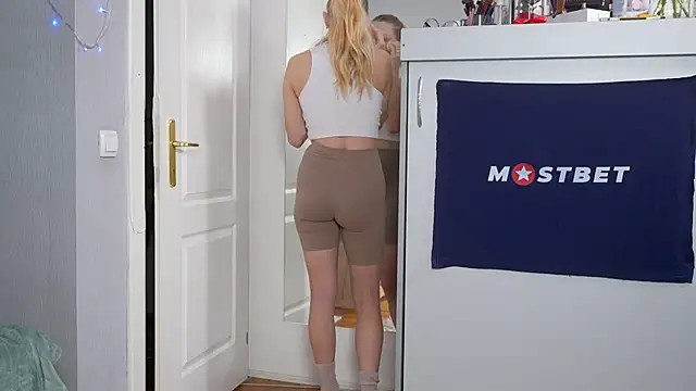 foxeslovefoxes online show from 01-26-25, 01:36