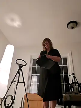 Snapshot of Canadian_BBW chatting on 12-21-25, 02:35 Canadian BBW online show from 12-21-25, 02:35