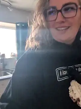 Snapshot of Canadian_BBW chatting on 03-09-26, 09:52 Canadian BBW online show from 03-09-26, 09:52