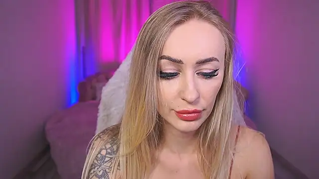 Snapshot of GraceCandy chatting on 09-15-25, 09:04 GraceCandy online show from 09-15-25, 09:04