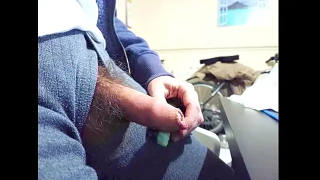 hairyuncut00 online show from 04-22-26, 04:30