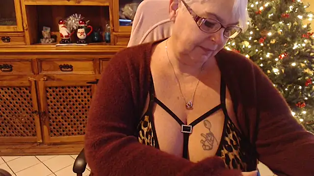 Snapshot of MISS_LINDAH chatting on 12-26-24, 06:19 MISS LINDAH online show from 12-26-24, 06:19