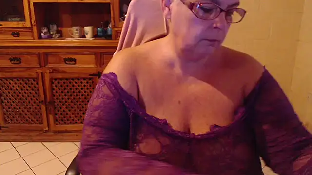 Snapshot of MISS_LINDAH chatting on 10-14-25, 05:08 MISS LINDAH online show from 10-14-25, 05:08
