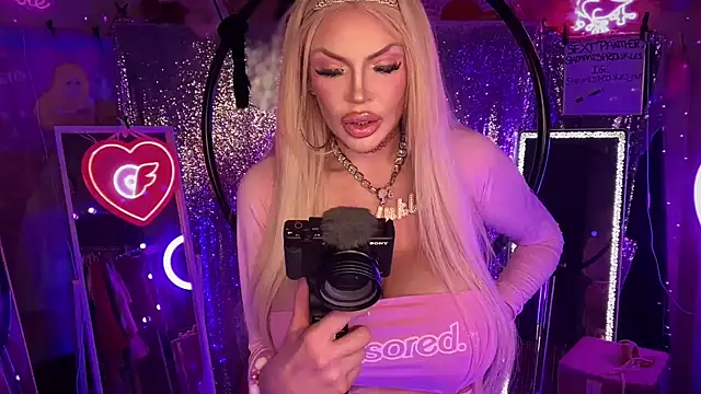 Snapshot of bimbotwerkqueen chatting on 03-16-25, 06:20 bimbotwerkqueen online show from 03-16-25, 06:20