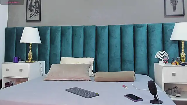 Snapshot of Karol_fenixx chatting on 02-13-25, 11:15 Karol fenixx online show from 02-13-25, 11:15