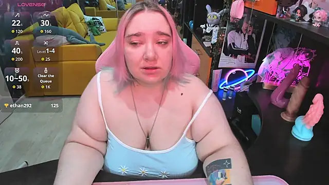 Snapshot of Softie_Sofy chatting on 06-16-26, 02:58 Softie Sofy online show from 06-16-26, 02:58