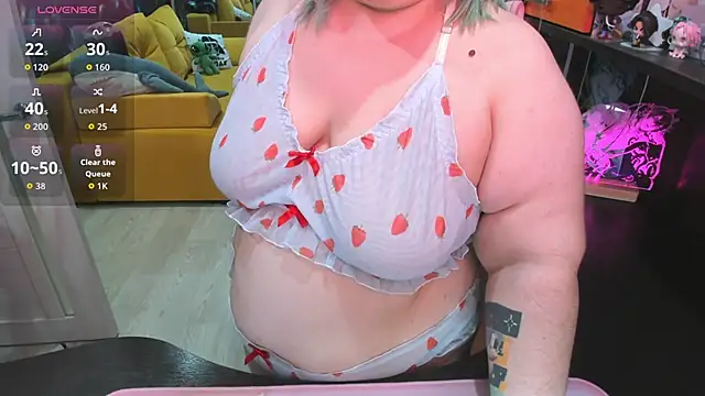 Snapshot of Softie_Sofy chatting on 06-17-26, 02:03 Softie Sofy online show from 06-17-26, 02:03