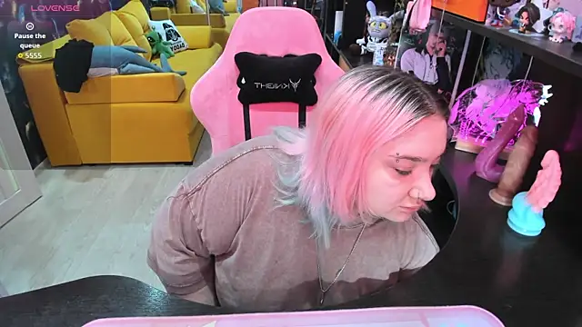 Softie Sofy online show from 06-26-26, 03:11