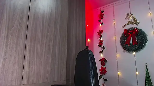 Snapshot of Kenisha_Sweet chatting on 12-11-24, 04:28 Kenisha Sweet online show from 12-11-24, 04:28