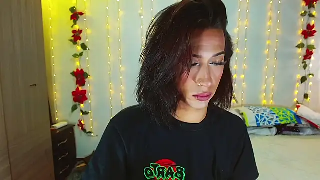 Snapshot of Kenisha_Sweet chatting on 01-21-25, 04:43 Kenisha Sweet online show from 01-21-25, 04:43