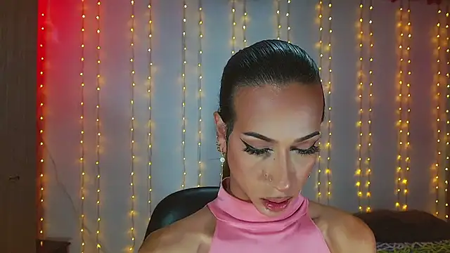 Snapshot of Kenisha_Sweet chatting on 03-23-25, 06:26 Kenisha Sweet online show from 03-23-25, 06:26