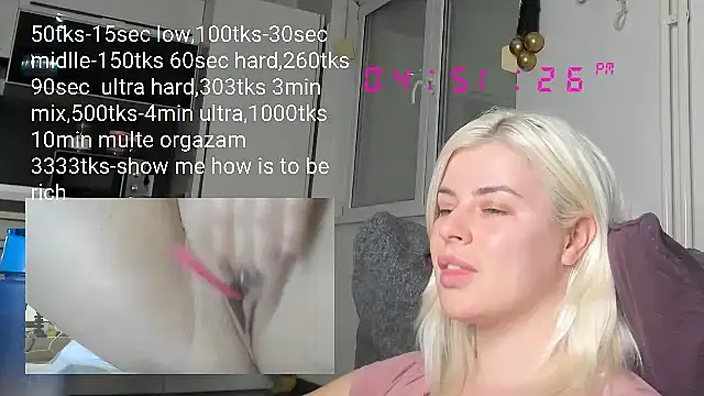 Snapshot of queenofthenighttt chatting on 02-06-25, 03:52 queenofthenighttt online show from 02-06-25, 03:52