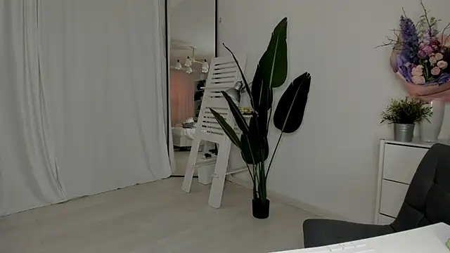 xx leila online show from 03-14-25, 07:26