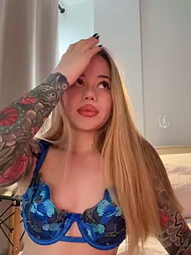 curchez  online show from 12-04-25, 08:28