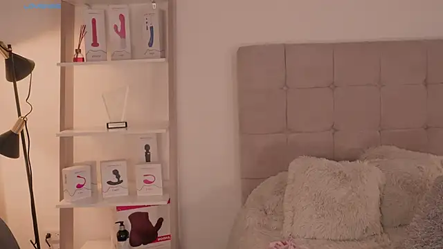 AbellaCroft online show from 12-17-24, 06:31