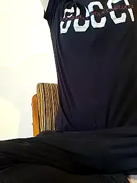 Snapshot of Rolandxxxr chatting on 02-23-25, 02:57 Rolandxxxr online show from 02-23-25, 02:57