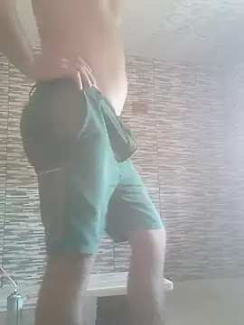 Snapshot of Rolandxxxr chatting on 09-17-25, 11:23 Rolandxxxr online show from 09-17-25, 11:23