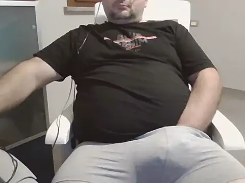 Snapshot of iron_boy80 chatting on 11-03-25, 02:07 iron boy80 online show from 11-03-25, 02:07