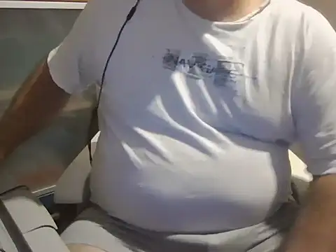 Snapshot of iron_boy80 chatting on 11-13-25, 11:58 iron boy80 online show from 11-13-25, 11:58