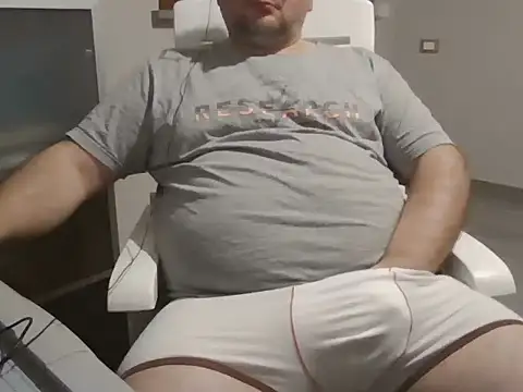 Snapshot of iron_boy80 chatting on 03-05-26, 10:28 iron boy80 online show from 03-05-26, 10:28