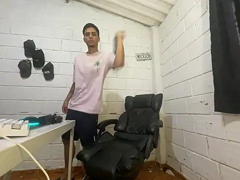 Max TheHorseDick online show from 06-05-26, 07:19