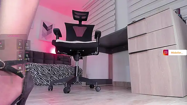 Snapshot of Miabelier chatting on 11-20-25, 10:53 Miabelier online show from 11-20-25, 10:53