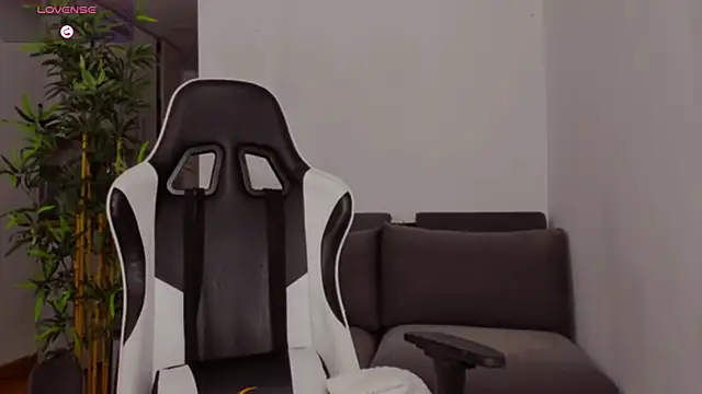 Jaylee Krys online show from 10-15-25, 05:02