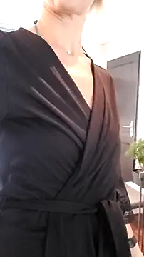 Snapshot of dancing_sexy_doll chatting on 09-21-25, 10:06 dancing sexy doll online show from 09-21-25, 10:06