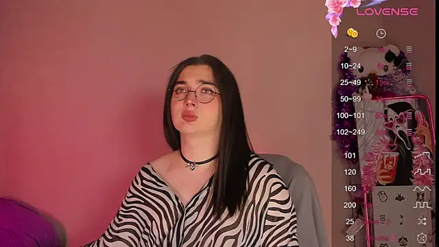 YsabellViveris online show from 01-08-25, 06:52