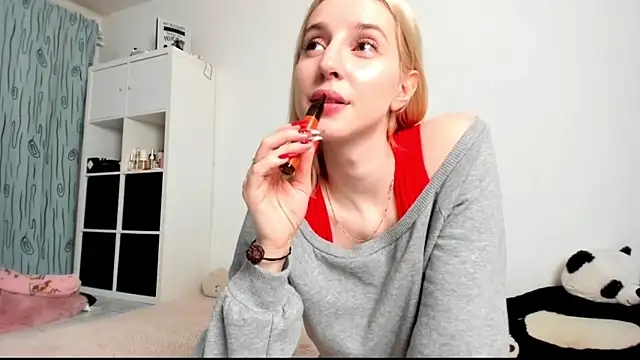 KenzieDawton online show from 12-17-24, 04:45