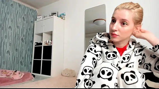 KenzieDawton online show from 02-06-25, 05:03