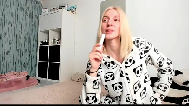 KenzieDawton online show from 02-26-25, 06:32