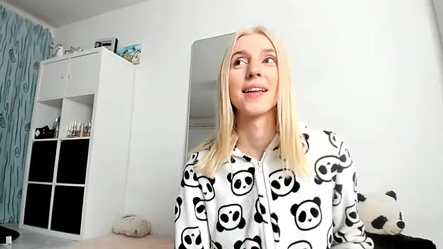 KenzieDawton online show from 10-22-25, 03:18