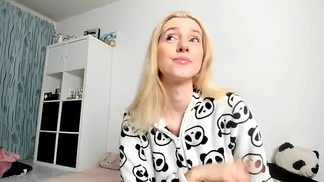 KenzieDawton online show from 11-12-25, 04:24