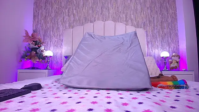 raven lilith  online show from 12-18-25, 03:23