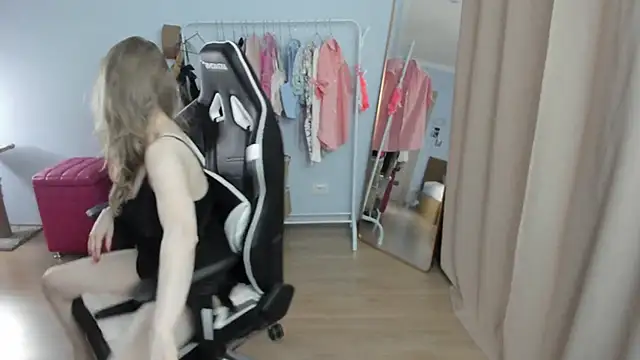 Snapshot of sexxy_potatoes chatting on 11-05-25, 02:06 sexxy potatoes online show from 11-05-25, 02:06