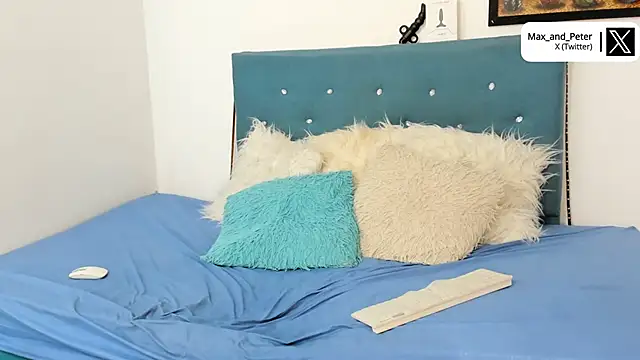 Snapshot of Max_and_Peter chatting on 01-08-25, 07:24 Max and Peter online show from 01-08-25, 07:24