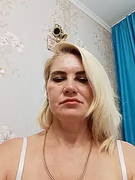 Snapshot of JennyOMay chatting on 07-11-26, 04:04 JennyOMay online show from 07-11-26, 04:04