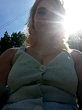 Snapshot of JennyOMay chatting on 07-15-26, 04:40 JennyOMay online show from 07-15-26, 04:40
