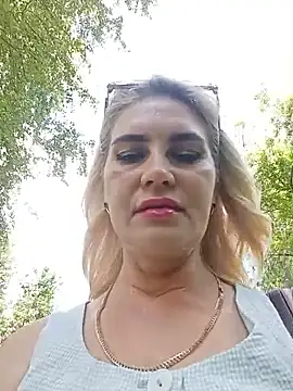 Snapshot of JennyOMay chatting on 08-01-26, 05:40 JennyOMay online show from 08-01-26, 05:40