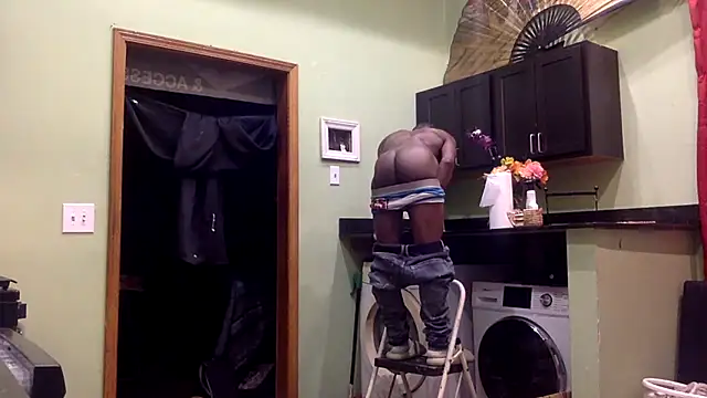 Snapshot of Maculine_Stayr chatting on 01-19-26, 02:48 Maculine Stayr online show from 01-19-26, 02:48