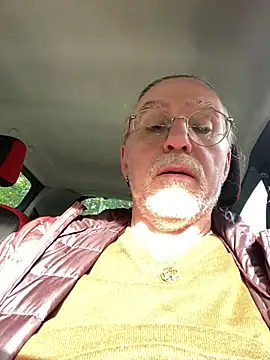 Snapshot of owlbimaik@xh chatting on 10-23-25, 11:09 owlbimaikxh online show from 10-23-25, 11:09