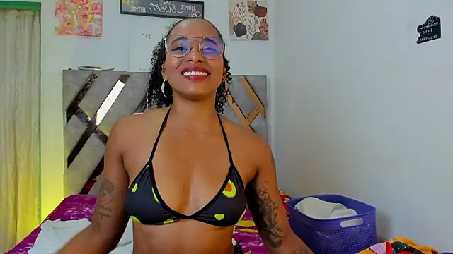 Snapshot of kelly_thomson chatting on 01-11-26, 10:04 kelly thomson online show from 01-11-26, 10:04