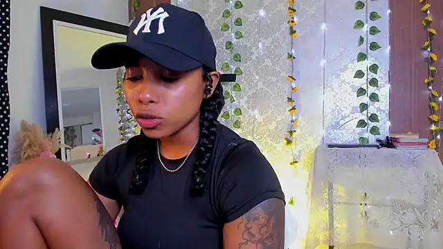 Snapshot of kelly_thomson chatting on 02-13-26, 12:17 kelly thomson online show from 02-13-26, 12:17